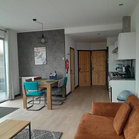 Luxe 5 Persoons Bungalow Op Rustig Vakantiepark Nabij Leeuwarden Dronrijp Eksteriør billede