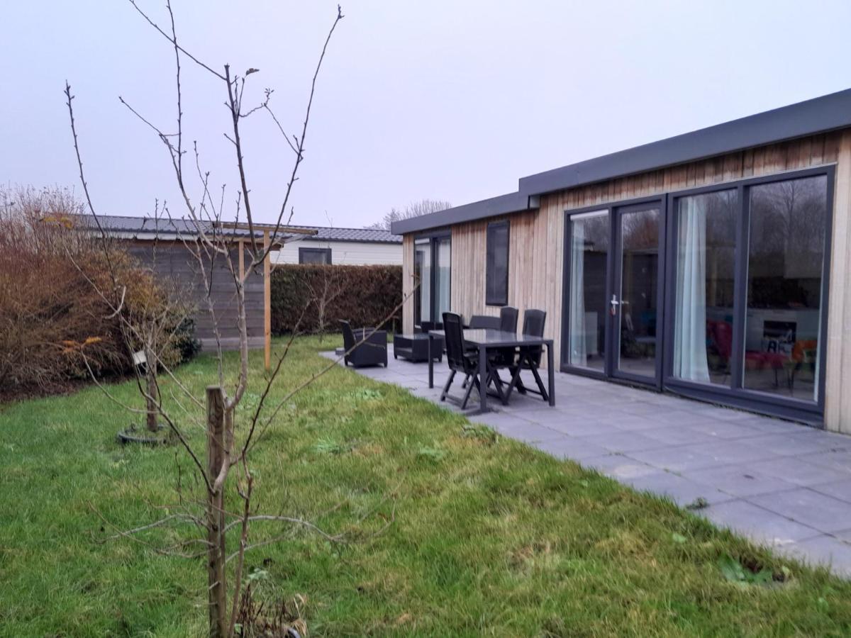 Luxe 5 Persoons Bungalow Op Rustig Vakantiepark Nabij Leeuwarden Dronrijp Eksteriør billede