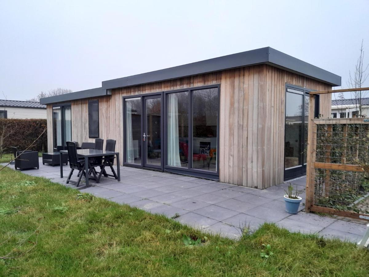 Luxe 5 Persoons Bungalow Op Rustig Vakantiepark Nabij Leeuwarden Dronrijp Eksteriør billede
