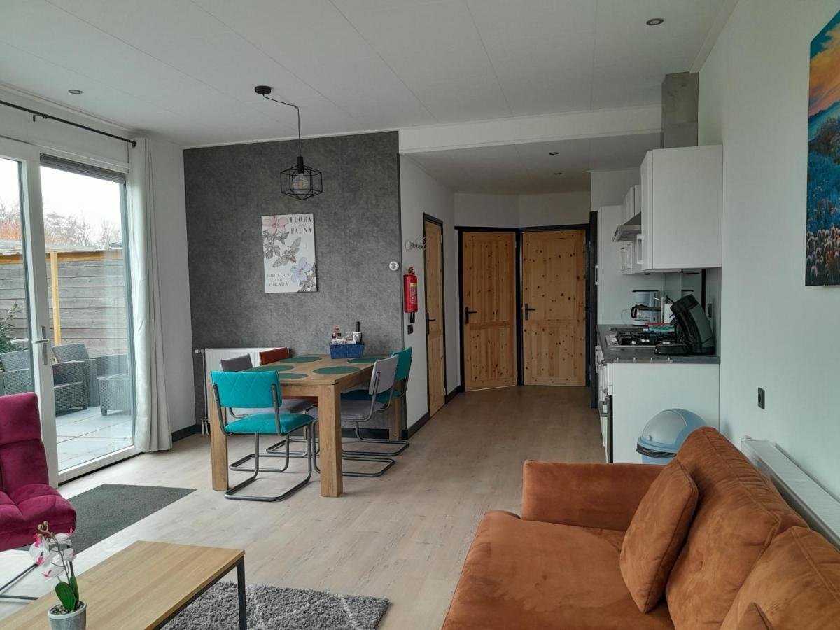 Luxe 5 Persoons Bungalow Op Rustig Vakantiepark Nabij Leeuwarden Dronrijp Eksteriør billede
