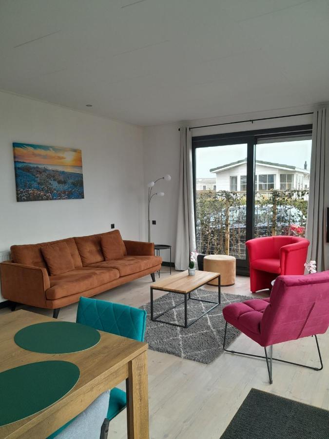 Luxe 5 Persoons Bungalow Op Rustig Vakantiepark Nabij Leeuwarden Dronrijp Eksteriør billede