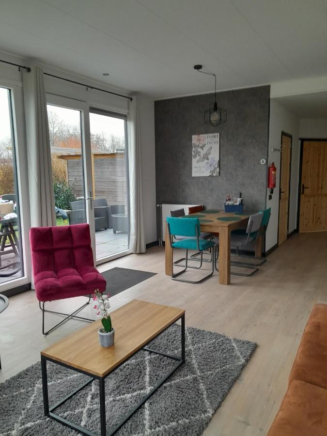 Luxe 5 Persoons Bungalow Op Rustig Vakantiepark Nabij Leeuwarden Dronrijp Eksteriør billede